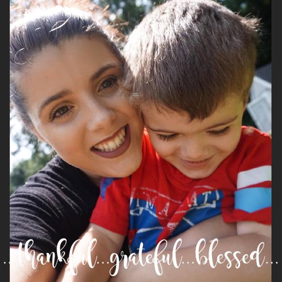 Meet your Posher, Courtney - Picture 1 of 1